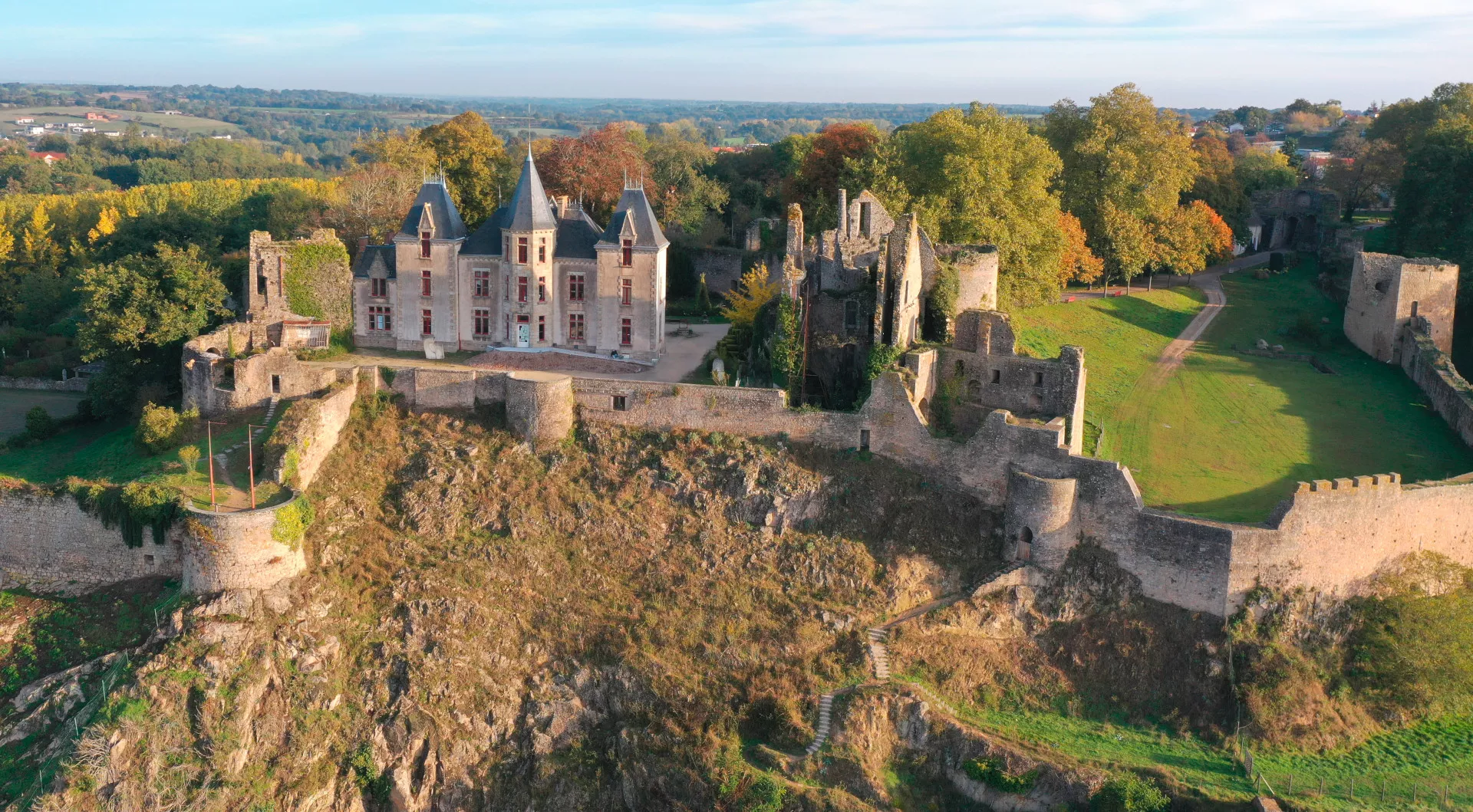 [À DÉCOUVRIR] Le Château de Bressuire : forteresse médiévale et patrimoine bressuirais
